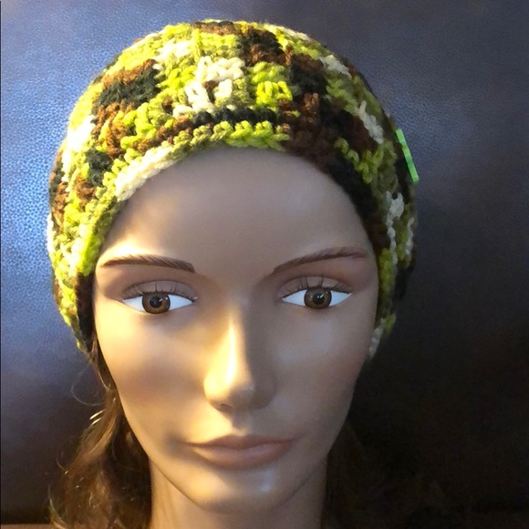 Ladies beanie winter hat slouchy newcomer hand crochet by me. - Picture 5 of 6